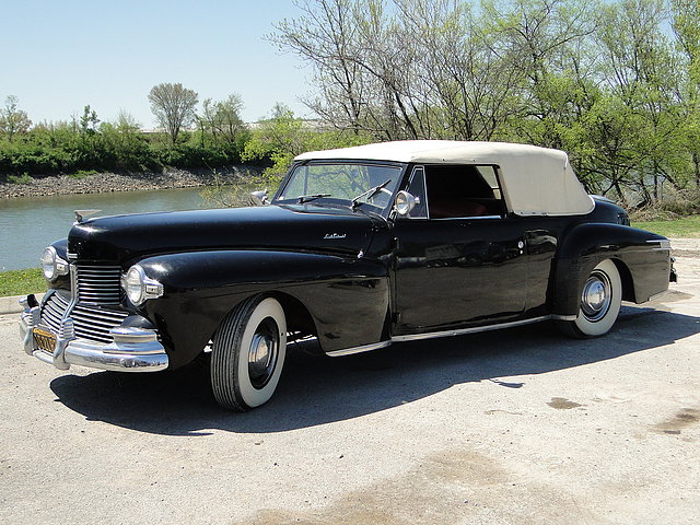 1942 Lincoln Continental Photo