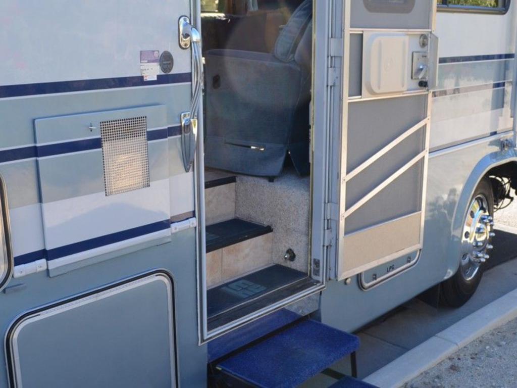 1990 Hawkins Motor Coach 39 Ft Deisel Pusher, TEMECULA, CA US, 34,800.00