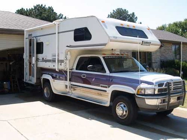 2002 Lance Camper 1161 Photo