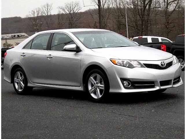 2012 Toyota Camry Photo