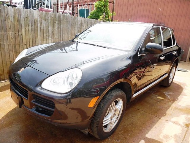 2004 Porsche Cayenne Photo