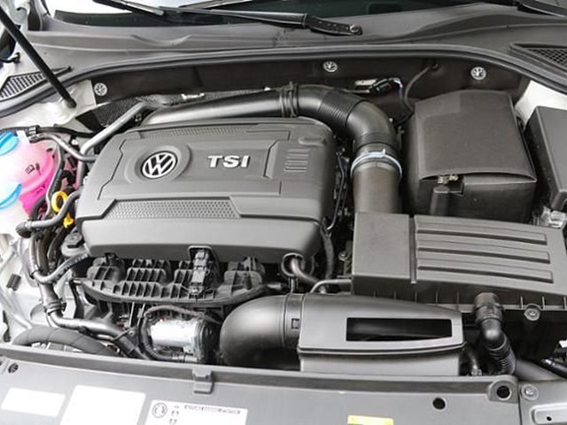 2015 Volkswagen Passat Photo