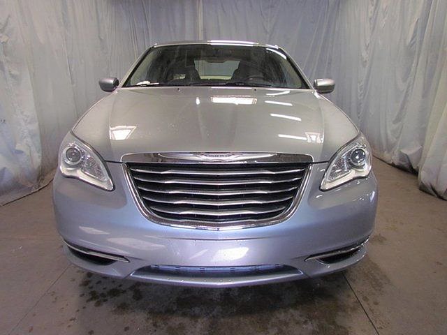 2014 Chrysler 200 Photo