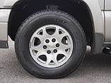 2004 Chevrolet Suburban Photo #3