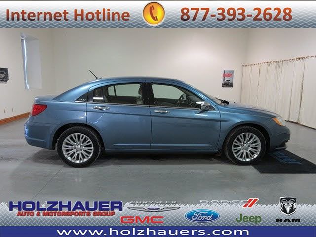 2011 Chrysler 200 Photo