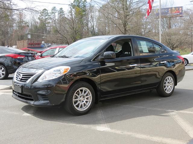2013 Nissan Versa Photo