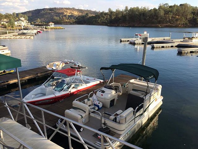 2011 Sun Tracker Party Barge 20 Photo