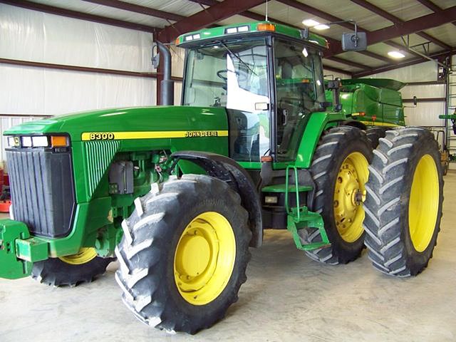 1998 John Deere 8300 Photo