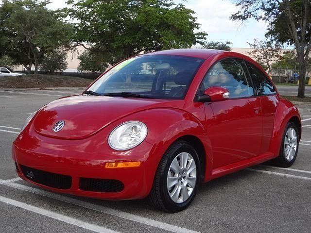 2010 Volkswagen New Beetle Coupe Photo