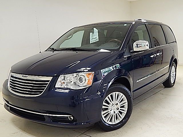 2013 Chrysler Town And Country Photo
