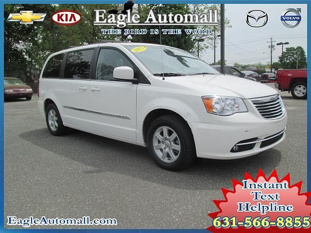 2012 Chrysler Town And Country Photo