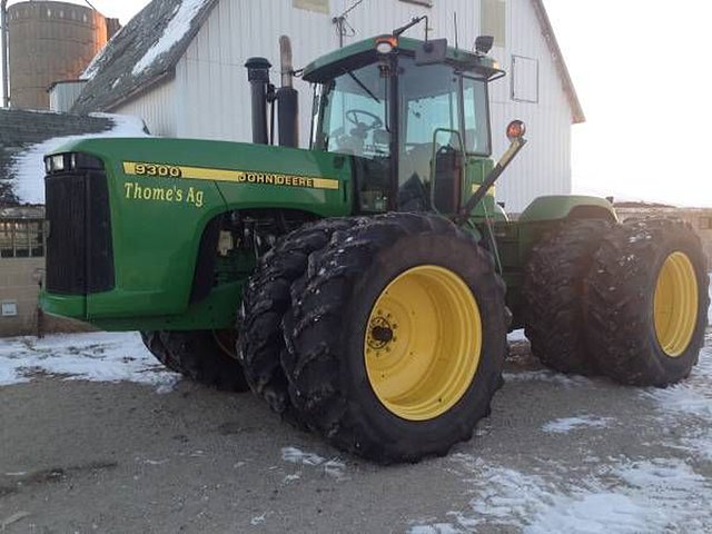 1999 John Deere 9300 Photo