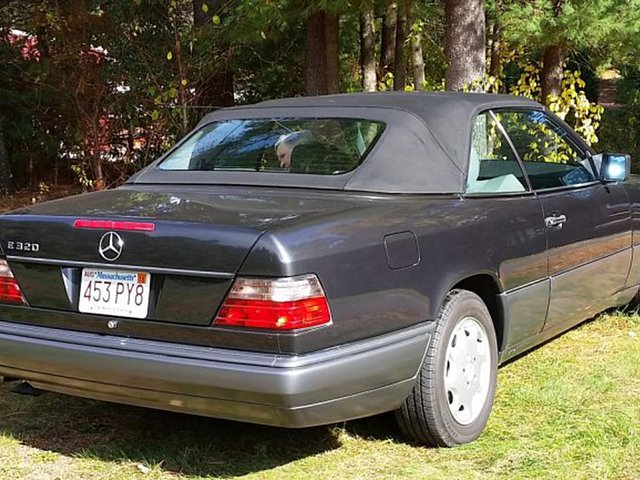 1995 Mercedes-Benz E320 Photo