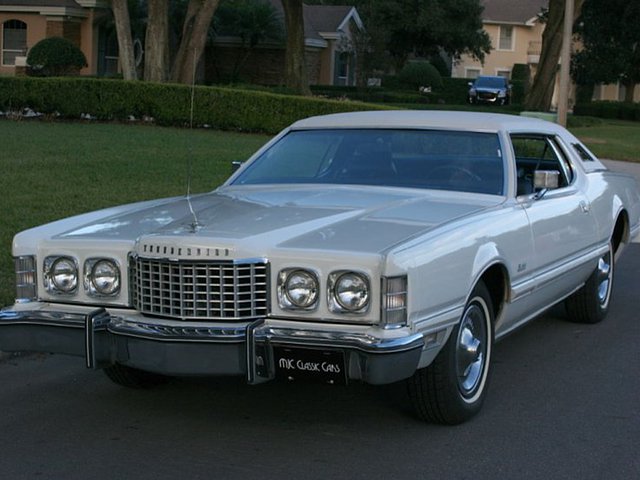 1975 Ford Thunderbird Photo