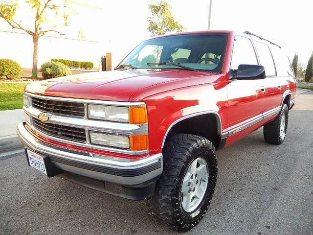 1995 Chevrolet Suburban Photo