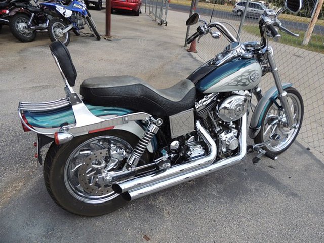 2004 Harley-Davidson Dyna Wide Glide Photo