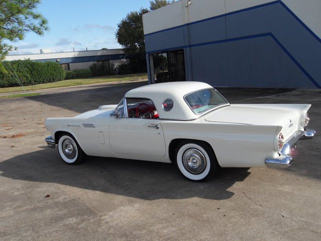 1957 Ford Thunderbird Photo