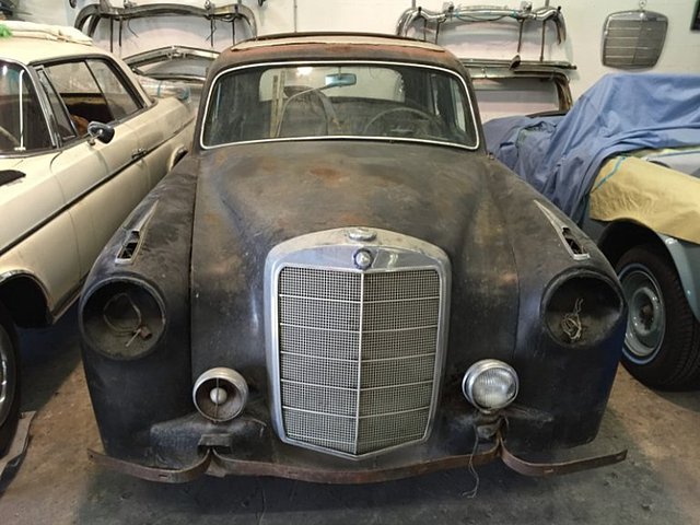 1957 Mercedes-Benz 220S Photo