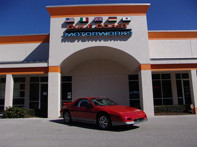 1985 Pontiac Fiero Photo