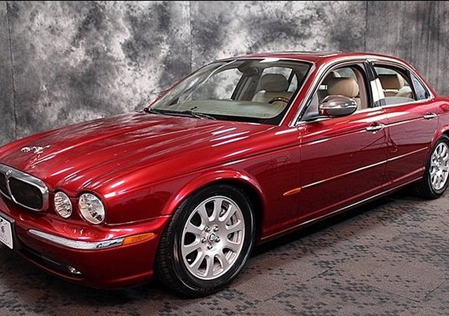 2004 Jaguar XJ8 Photo