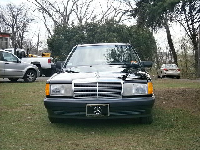 1989 Mercedes-Benz 190E Photo