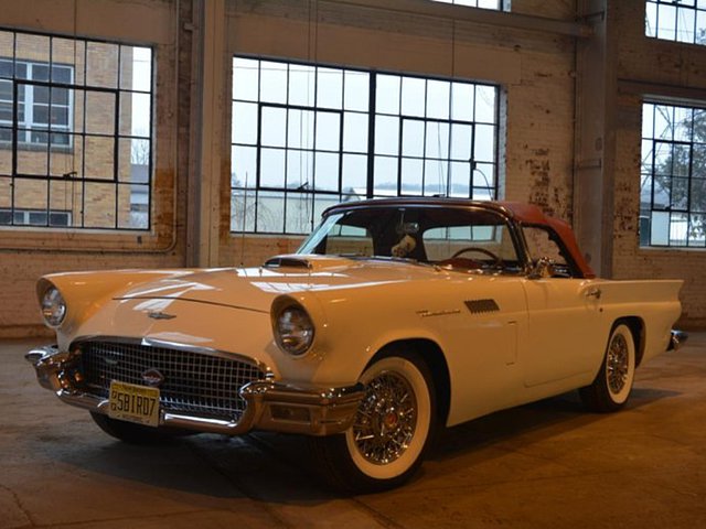 1957 Ford Thunderbird Photo