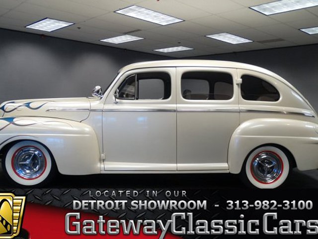 1946 Ford Deluxe Photo