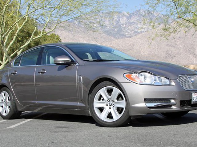 2010 Jaguar XF Photo