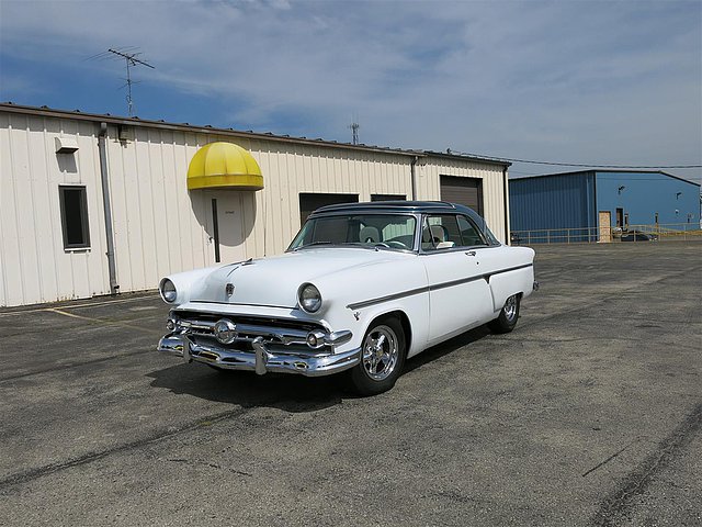 1954 Ford Crestline Photo