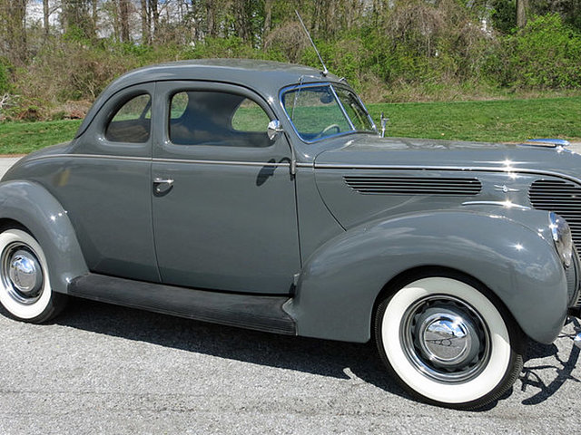 1938 Ford Deluxe Photo